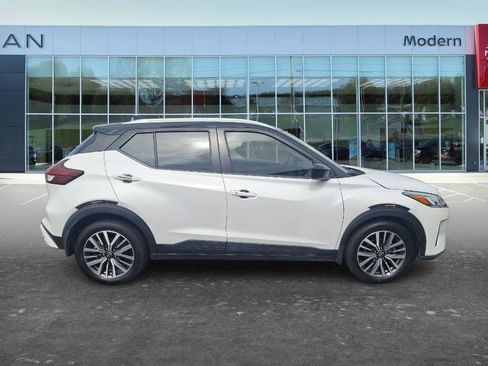 Used 2024 Nissan Kicks SV FWD image 4