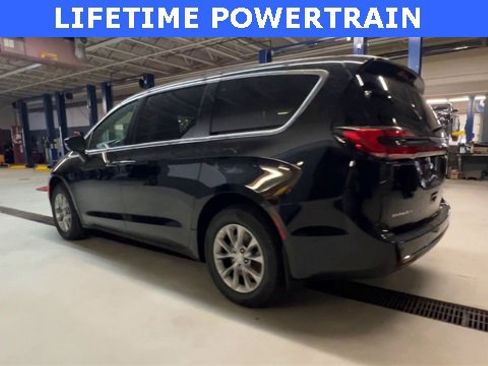 New 2026 Chrysler Pacifica Select image 6