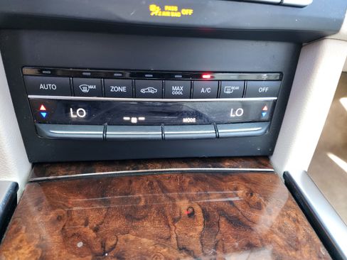 Used 2014 Mercedes-Benz E 350 Sedan image 27