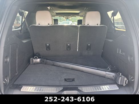 Used 2025 Chevrolet Suburban Premier RWD image 25