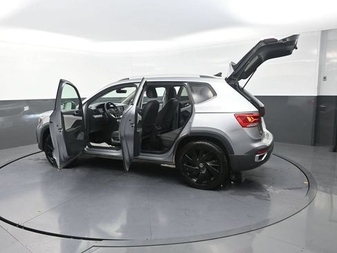 Used 2024 Volkswagen Taos SE w/ Panoramic Sunroof Package AWD/4WD image 36