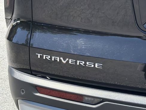 Used 2026 Chevrolet Traverse LT FWD image 5