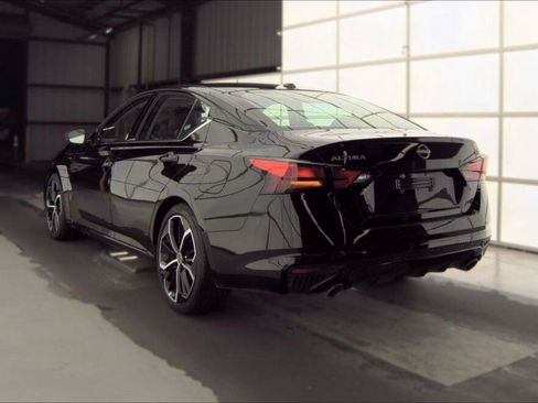 Used 2025 Nissan Altima 2.5 SR FWD image 11