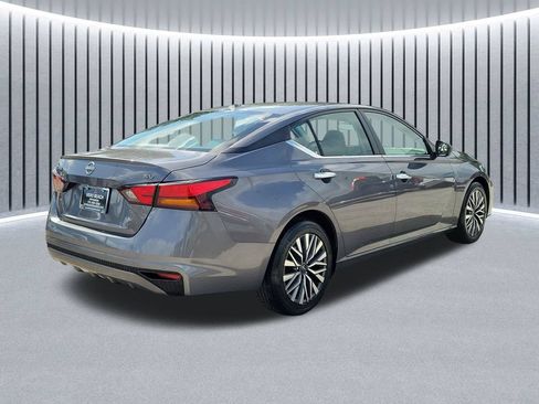 Used 2024 Nissan Altima 2.5 SV FWD image 6