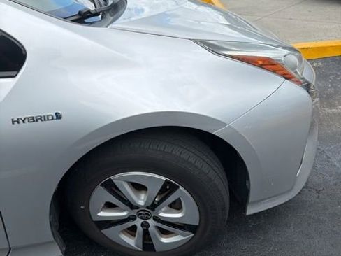 Used 2016 Toyota Prius Four FWD image 4