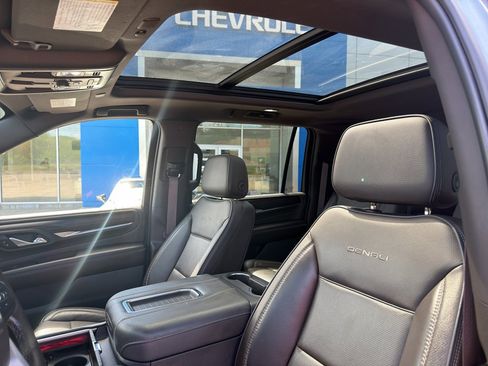 Certified 2023 GMC Yukon XL Denali AWD/4WD image 4