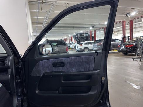 Used 2003 Honda CR-V LX image 11