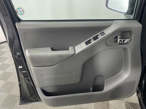 Used 2016 Nissan Frontier 4x4 Crew Cab Long Bed image 17