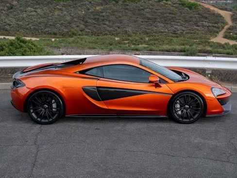 Used 2016 McLaren 570S Coupe RWD image 18
