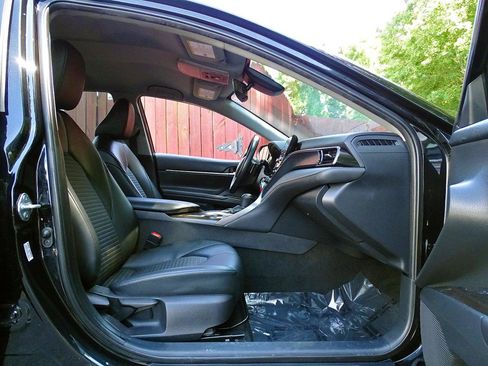 Used 2022 Toyota Camry SE FWD image 32