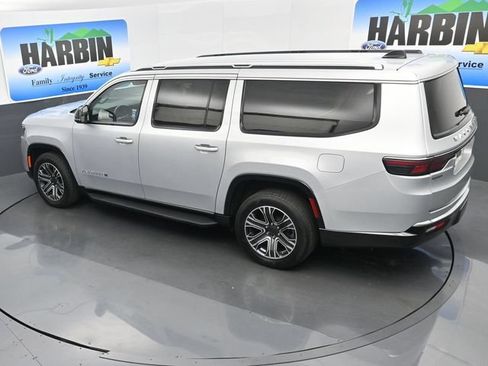 Used 2024 Jeep Wagoneer L Series II w/ Flexible Seating Group RWD image 26
