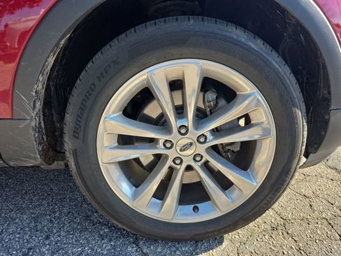 Used 2018 Ford Explorer XLT w/ Equipment Group 202A image 10