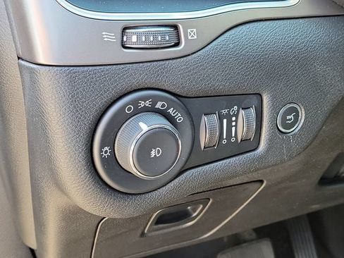 Used 2021 Jeep Cherokee Latitude Lux w/ Comfort/Convenience Group AWD/4WD image 8