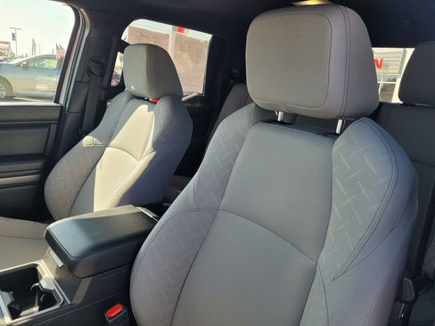 Used 2024 Toyota Tacoma SR5 AWD/4WD image 11