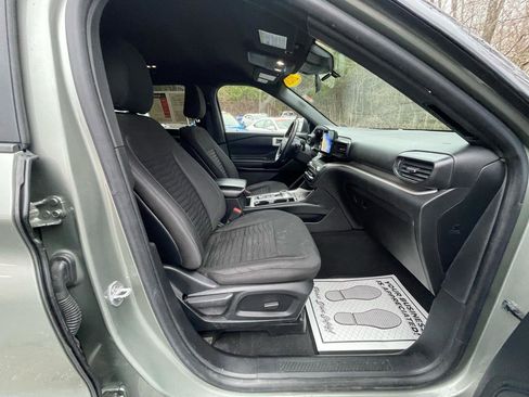 Used 2020 Ford Explorer XLT AWD/4WD image 32