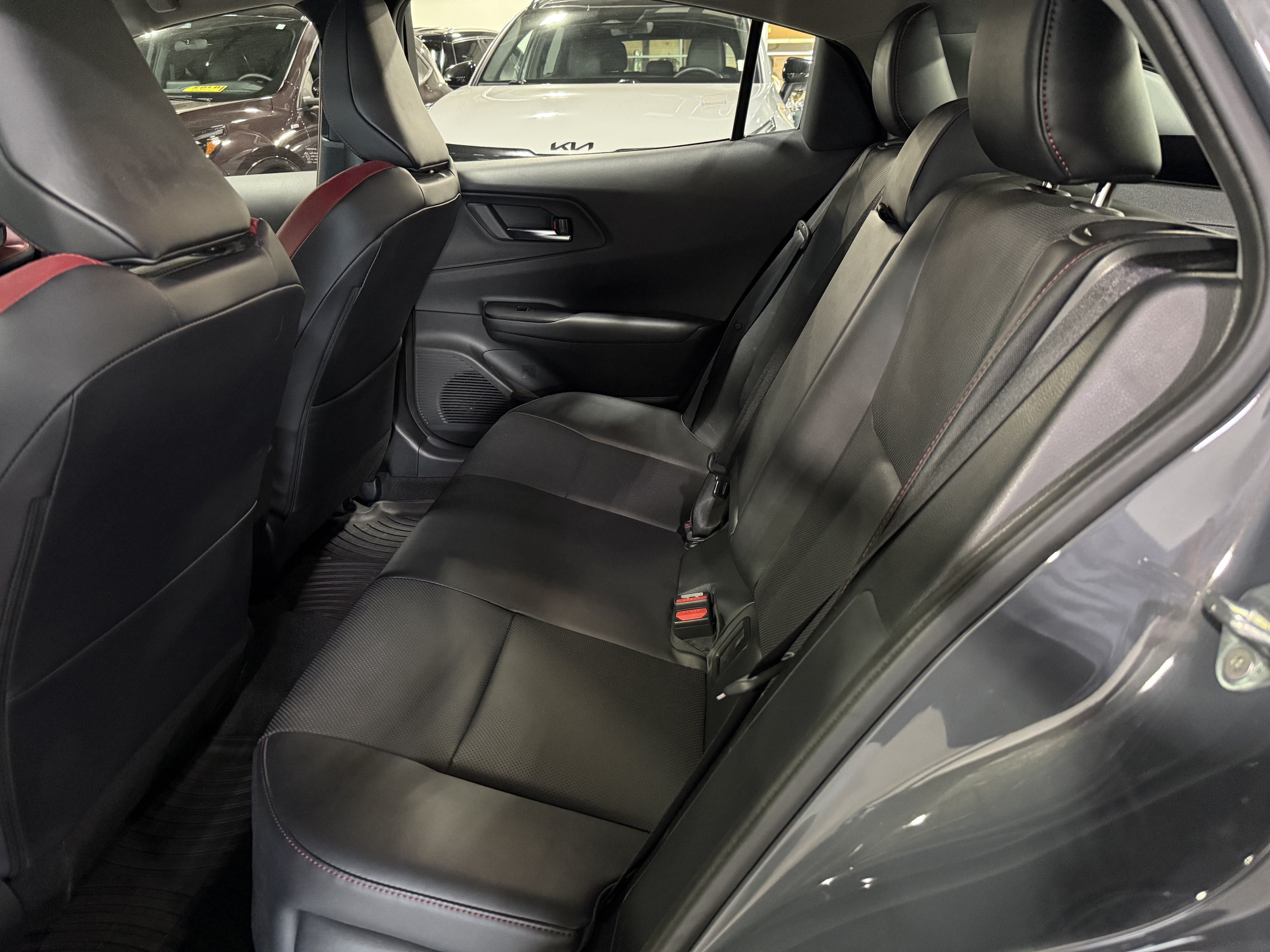 Used 2024 Toyota Prius Prime FWD image 11
