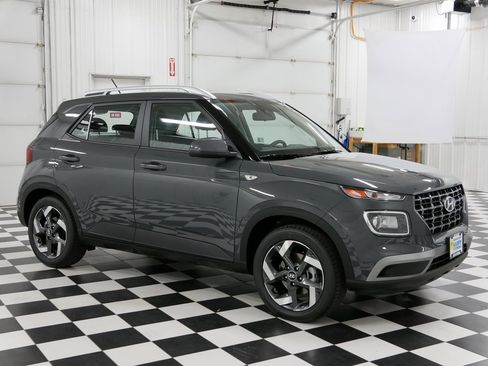 Used 2025 Hyundai Venue SEL image 1