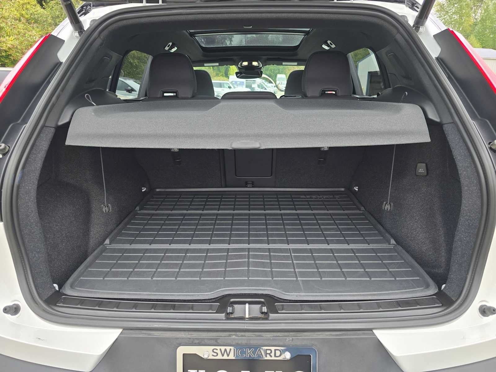 Used 2024 Volvo XC40 Recharge Plus w/ Protection Package Premier AWD/4WD image 15