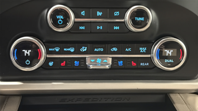 Used 2024 Ford Expedition Limited AWD/4WD image 18