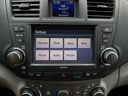 Used 2012 Toyota Highlander SE FWD image 31