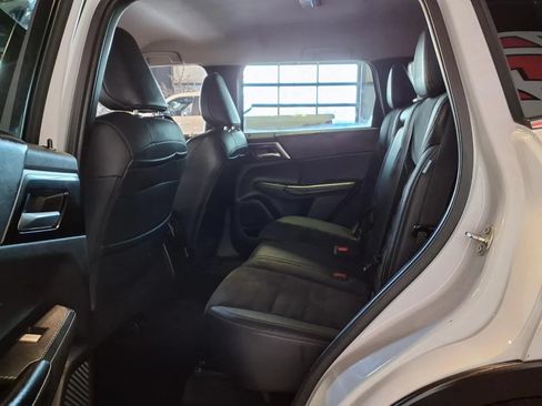 Used 2022 Mitsubishi Outlander SE AWD/4WD image 15