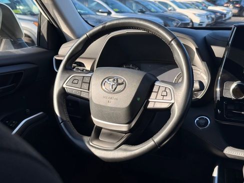 Used 2023 Toyota Highlander LE image 19