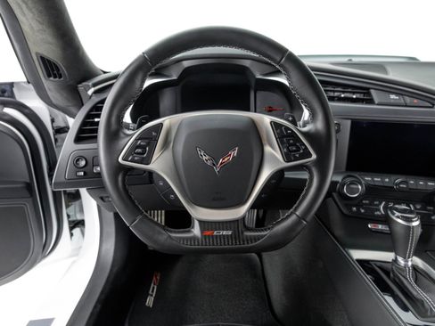 Used 2015 Chevrolet Corvette Z06 w/ 3LZ Preferred Equipment Group image 18