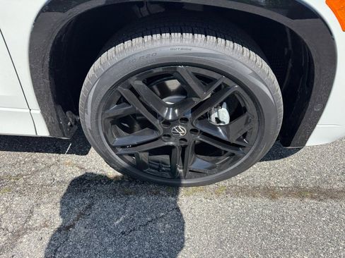 New 2026 Volkswagen Tiguan SE R-Line AWD/4WD image 25