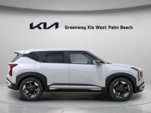 New 2027 Kia Seltos S FWD image 9