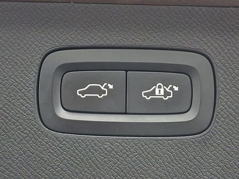 Used 2016 Volvo XC90 T6 Momentum w/ Protection Package Plus image 31