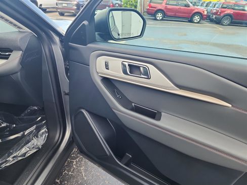 New 2025 Ford Explorer Active image 23