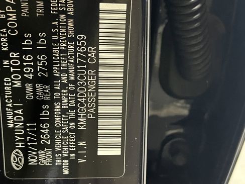 Used 2012 Hyundai Genesis 3.8 image 8