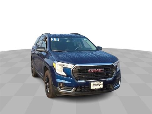 Used 2023 GMC Terrain SLE w/ Driver Convenience Package image 2