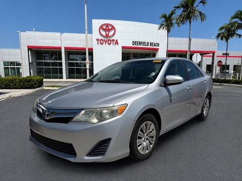 Used 2014 Toyota Camry LE FWD image 3