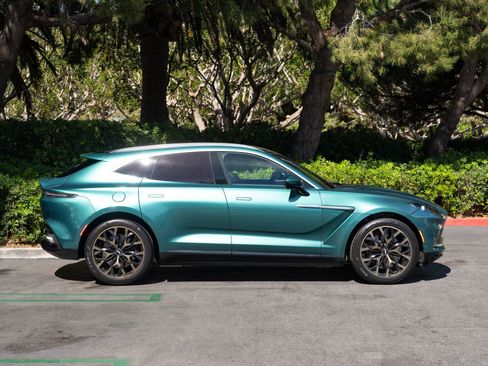 Used 2021 Aston Martin DBX AWD/4WD image 25