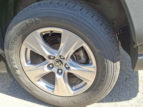 Used 2025 Toyota RAV4 XLE AWD/4WD image 7