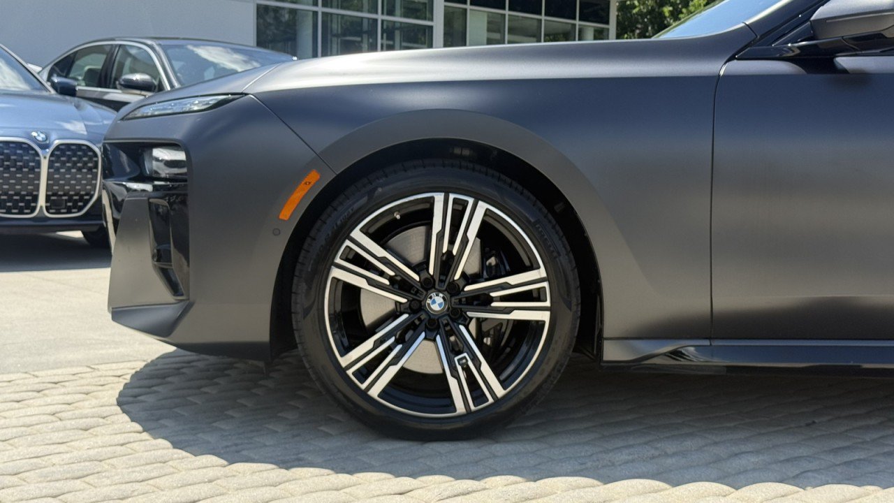 Used 2023 BMW 760i xDrive w/ Executive Package AWD/4WD image 12