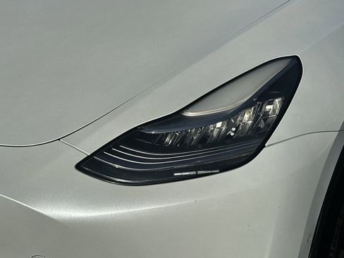 Used 2021 Tesla Model Y Long Range image 11