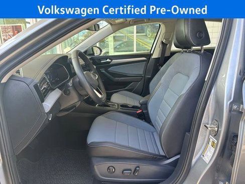 Used 2025 Volkswagen Jetta SE w/ Sunroof Package FWD image 13