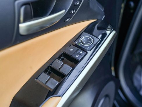 Used 2018 Lexus IS 300 AWD w/ Comfort Package image 10