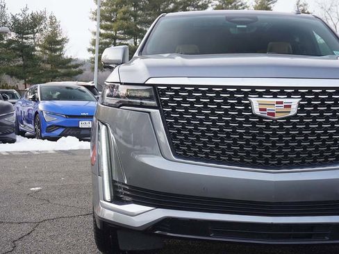 Used 2022 Cadillac Escalade Premium Luxury image 19