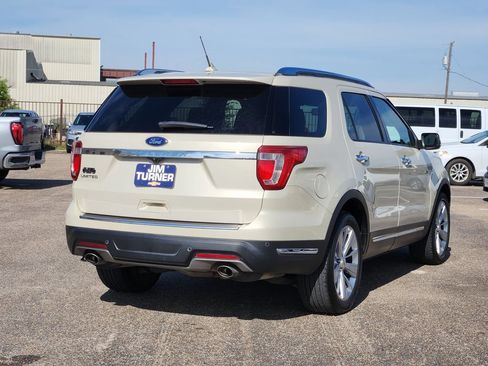 Used 2018 Ford Explorer Limited w/ Ford Safe & Smart Package FWD image 5