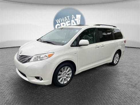 Used 2017 Toyota Sienna XLE Premium image 8