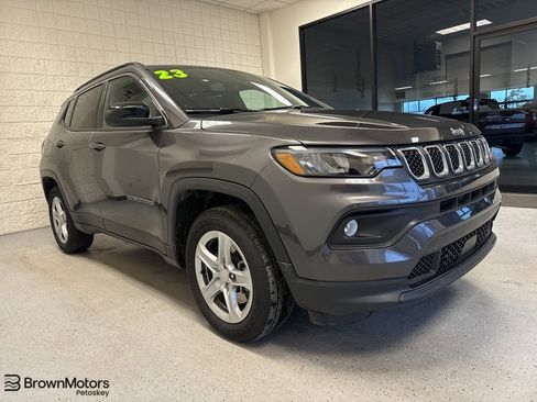 Used 2023 Jeep Compass Latitude w/ Convenience Group image 1