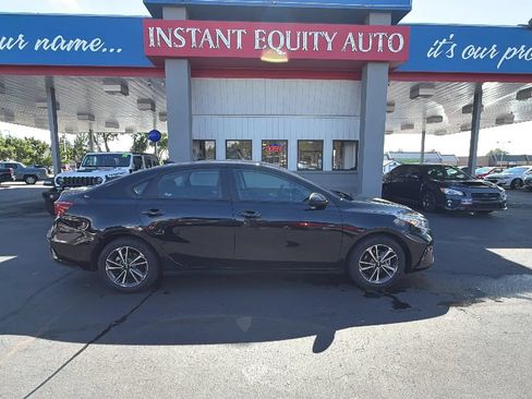 Used 2024 Kia Forte LXS FWD image 7