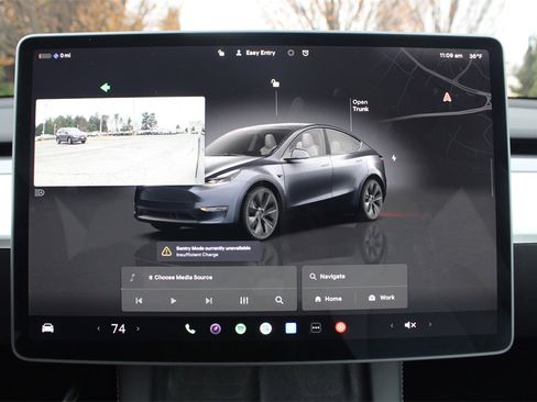 Used 2025 Tesla Model Y Long Range image 18