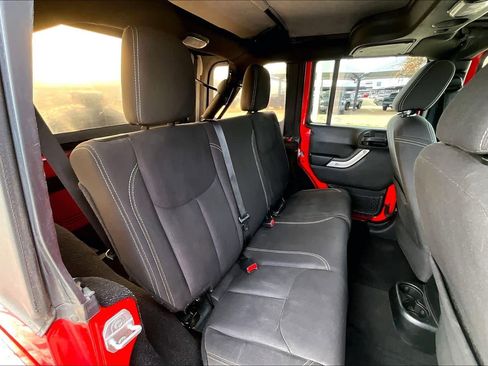 Used 2018 Jeep Wrangler Unlimited Sahara image 19