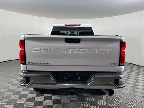 Used 2026 Chevrolet Silverado 2500 LTZ w/ LTZ Premium Package AWD/4WD image 9