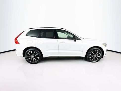 Used 2025 Volvo XC60 B5 Plus image 10