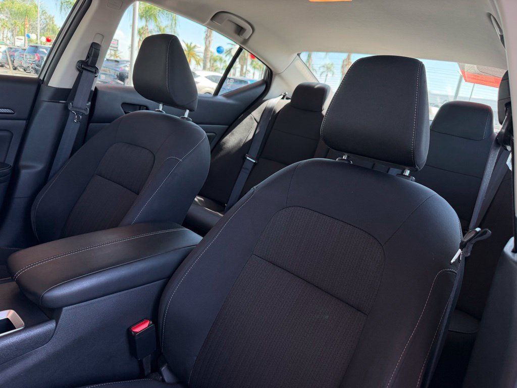 Used 2025 Nissan Altima 2.5 SV FWD image 16
